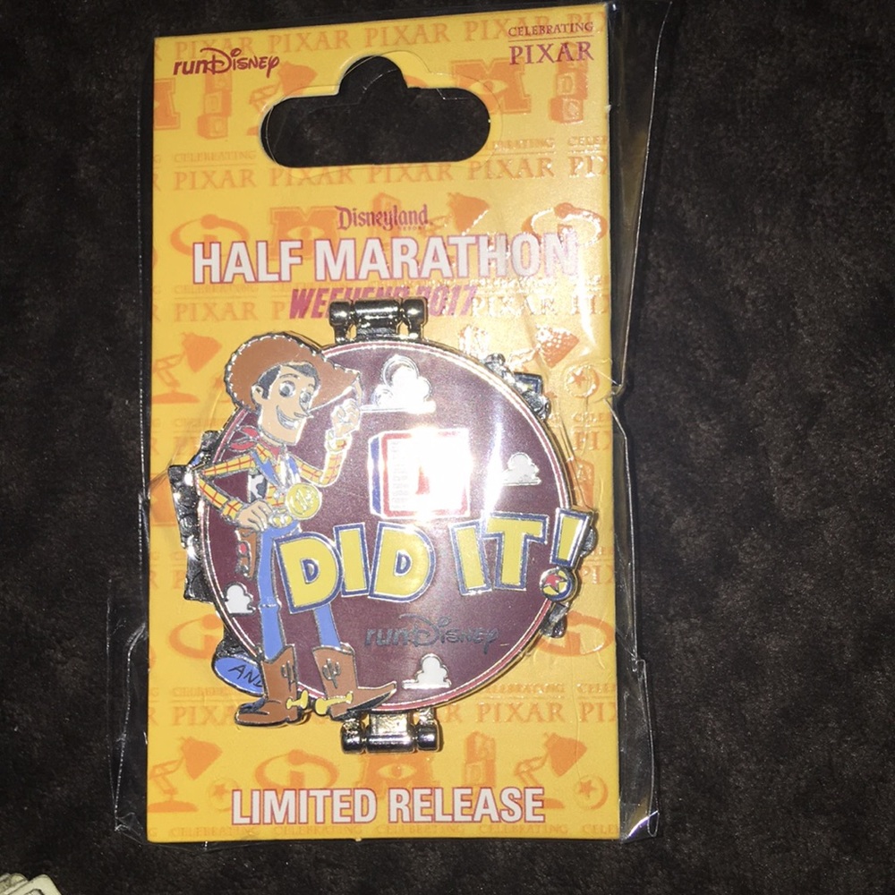 🎊🎊Disneyland Half Marathon Pixar Themed Pin🎊🎊